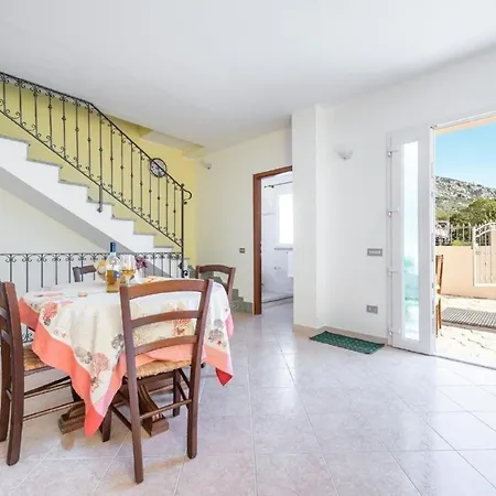 Apartment In Mit Terrasse Und Garten Und Meerblick Cala Gonone