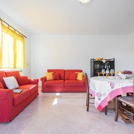 Apartment In Mit Terrasse Und Garten Und Meerblick Cala Gonone