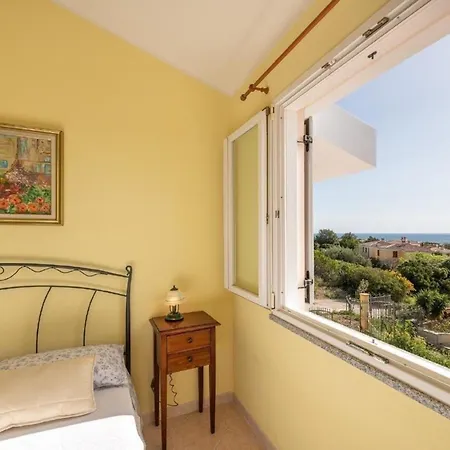 In Mit Terrasse Und Garten Und Meerblick Apartment *