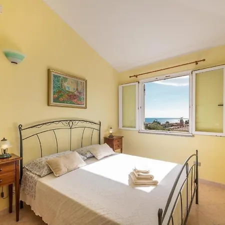 Apartment In Mit Terrasse Und Garten Und Meerblick *